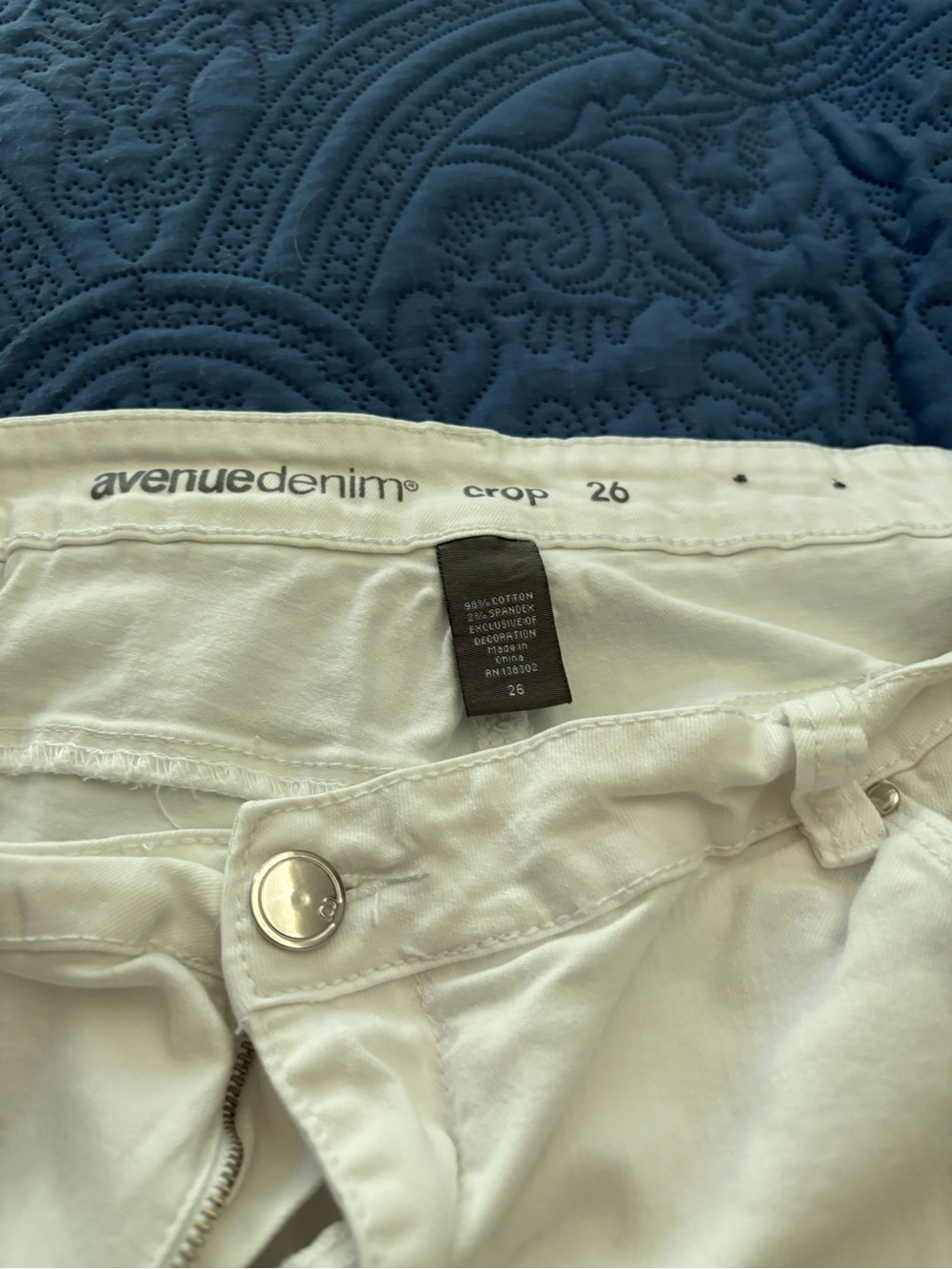 Avenue White Cropped Jeans - Women's